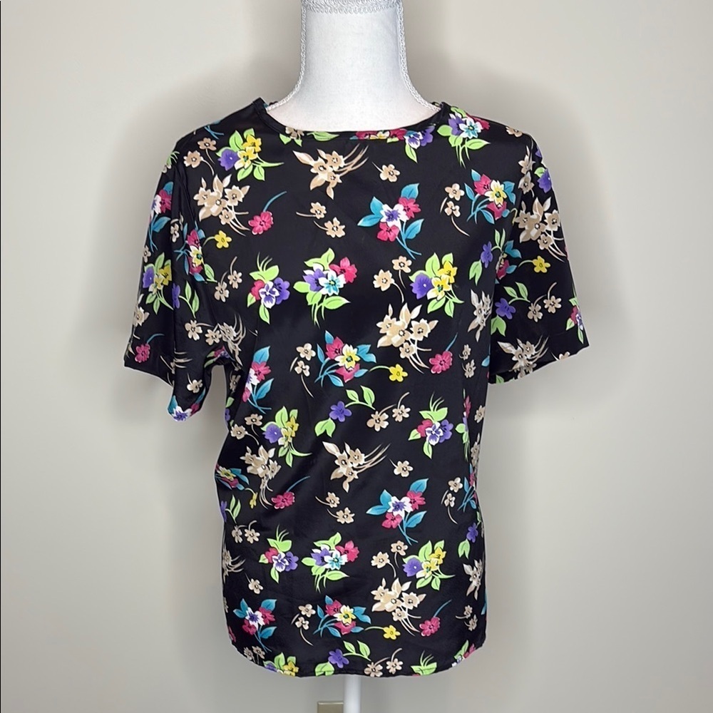 T R Bentley Black Floral Women's Top. Size 18. Grand millennial